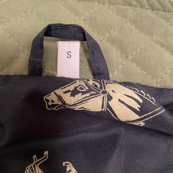 British Green Small quilted vest. Perfect for fall! - Picture 7 of 8